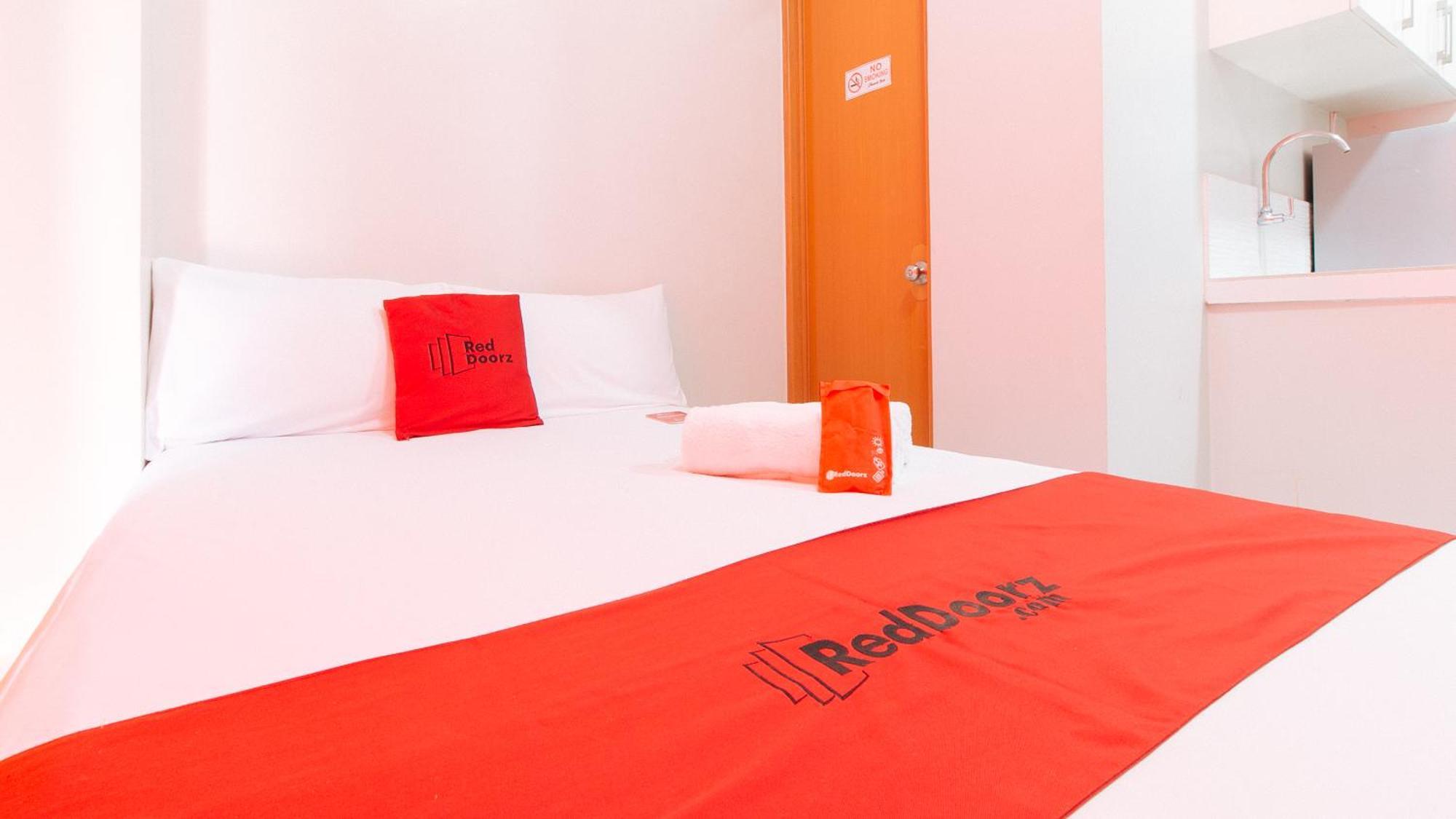 RedDoorz near NAIA Terminal 1 Hotel Paranaque City Exterior foto